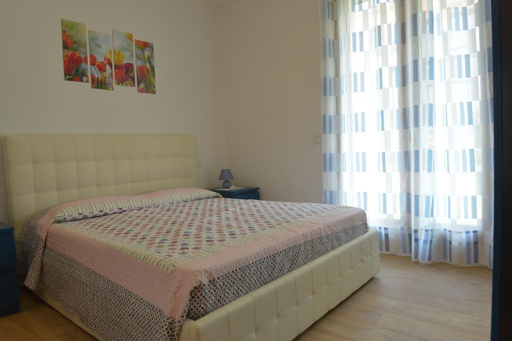Villa Artemia Манерба дел Гарда Стая снимка