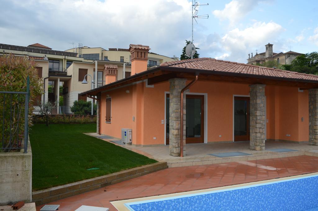 Villa Artemia Манерба дел Гарда Стая снимка